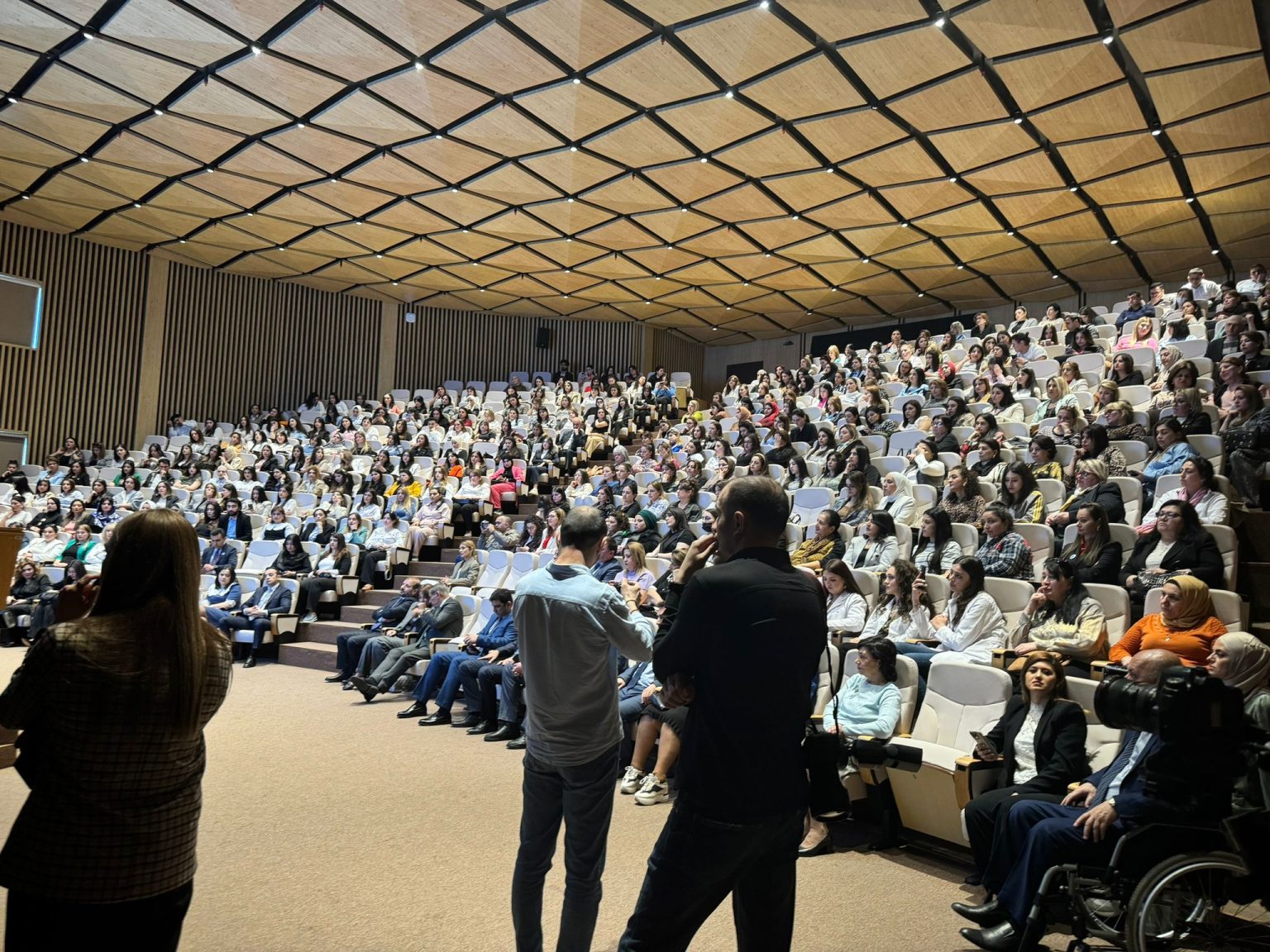 “Autizmə Fərqli Baxış Seminarı”